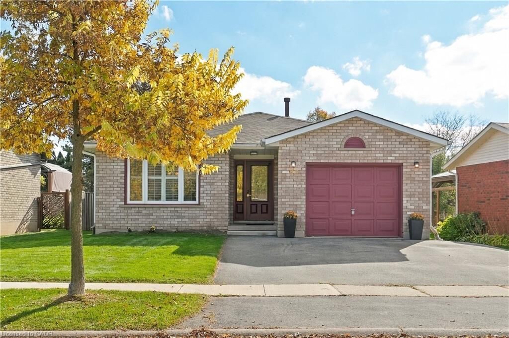 Property Photo:  99 Lynden Hill Crescent  ON N3P 1R8 