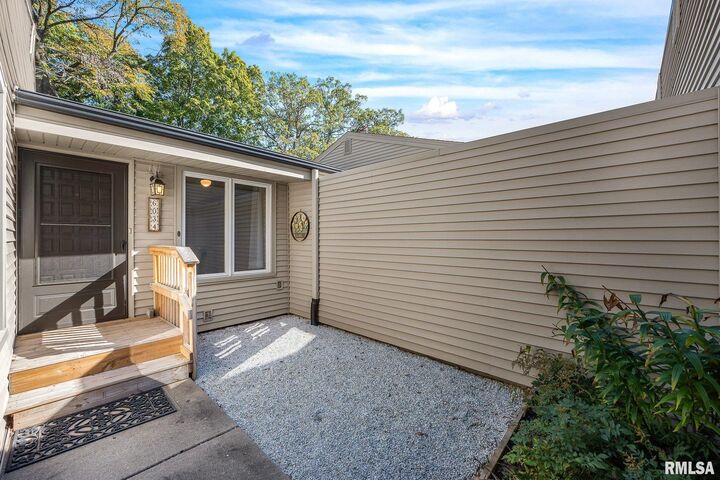 Property Photo:  6034 N Knoxville Avenue  IL 61614 