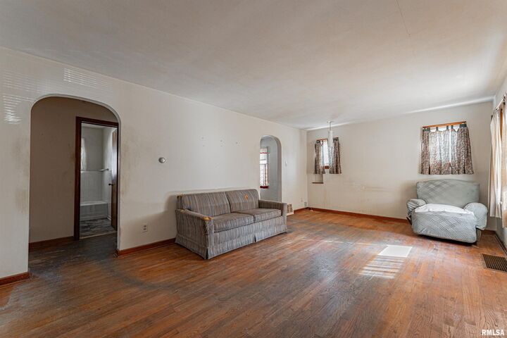 Property Photo:  610 4th Street  IL 62656 