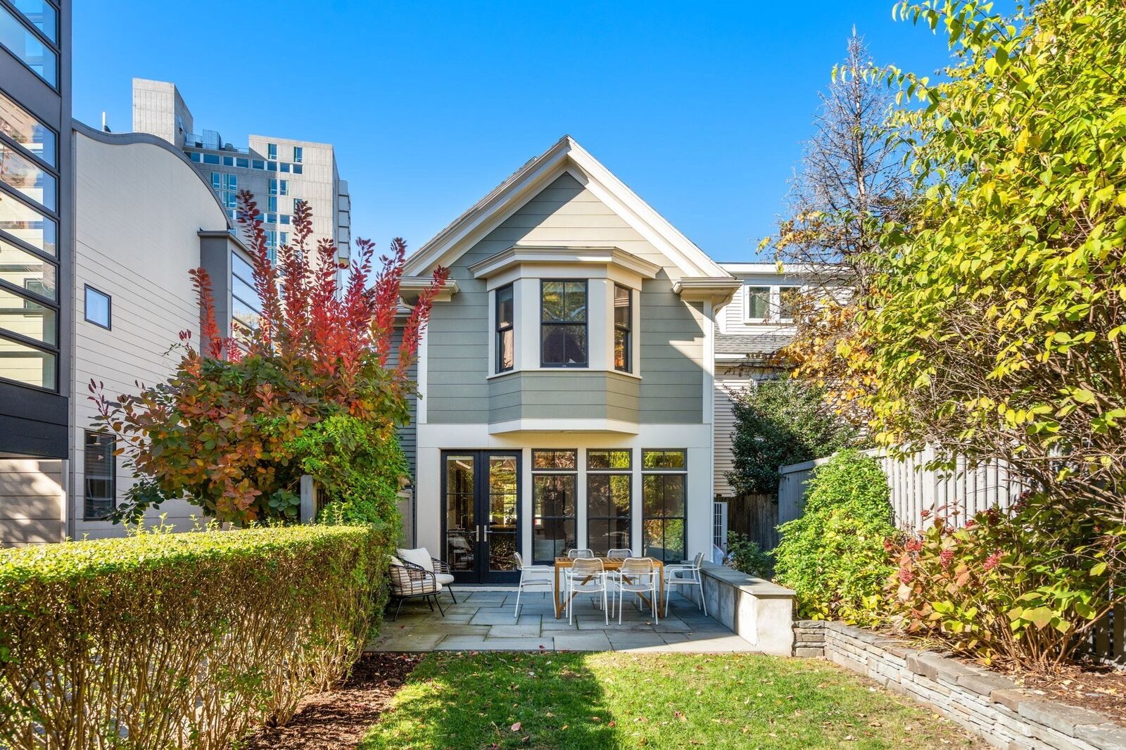 Property Photo:  136 Banks St 136  MA 02138 