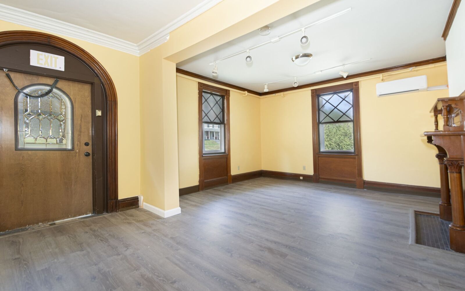 Property Photo:  963 Main 1  MA 01524 