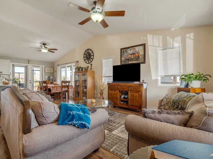 Property Photo:  462 Sunset Drive  AB T0L 1G0 