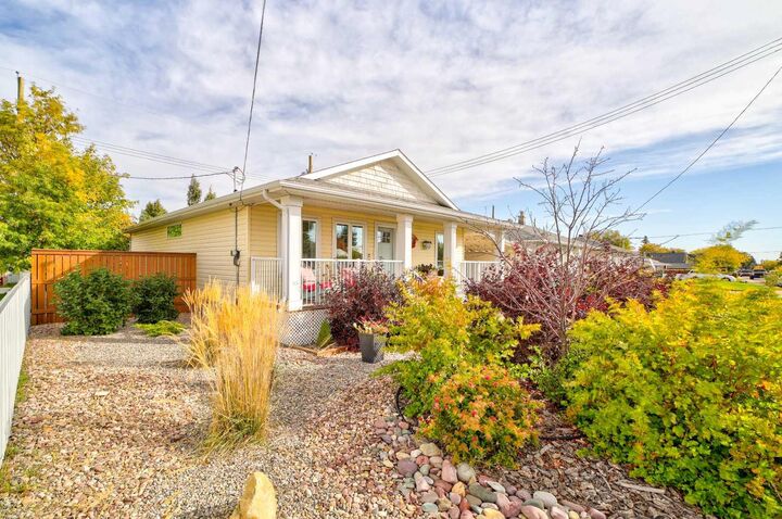 Property Photo:  213 17th Street  AB T0L 0Z0 