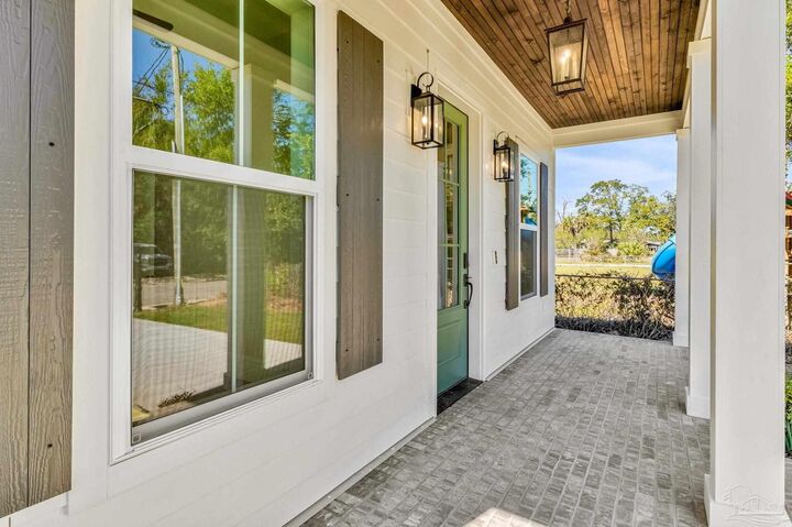 Property Photo: 1115 N 7th Ave FL 32503