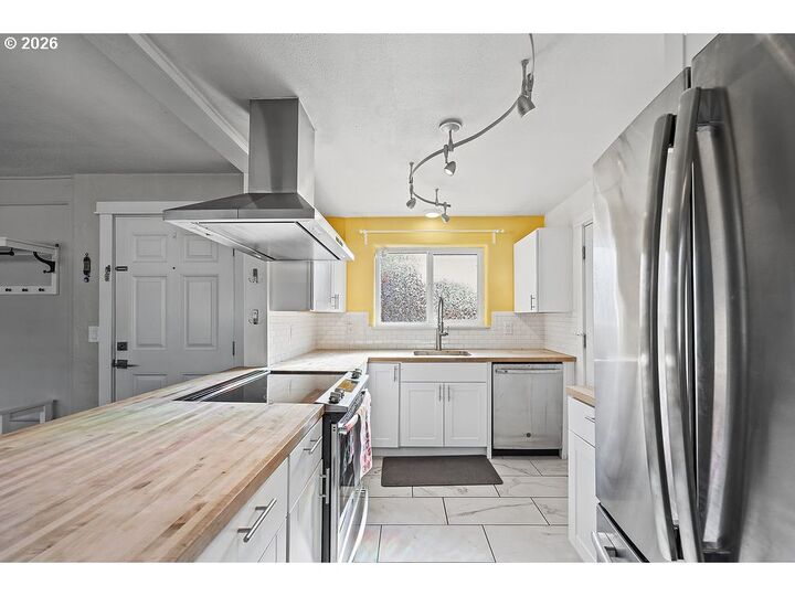 Property Photo: 640 Tinamou Ln OR 97477