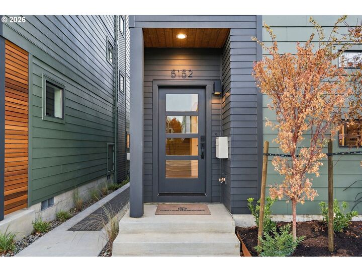 Property Photo: 5152 E Burnside St OR 97215