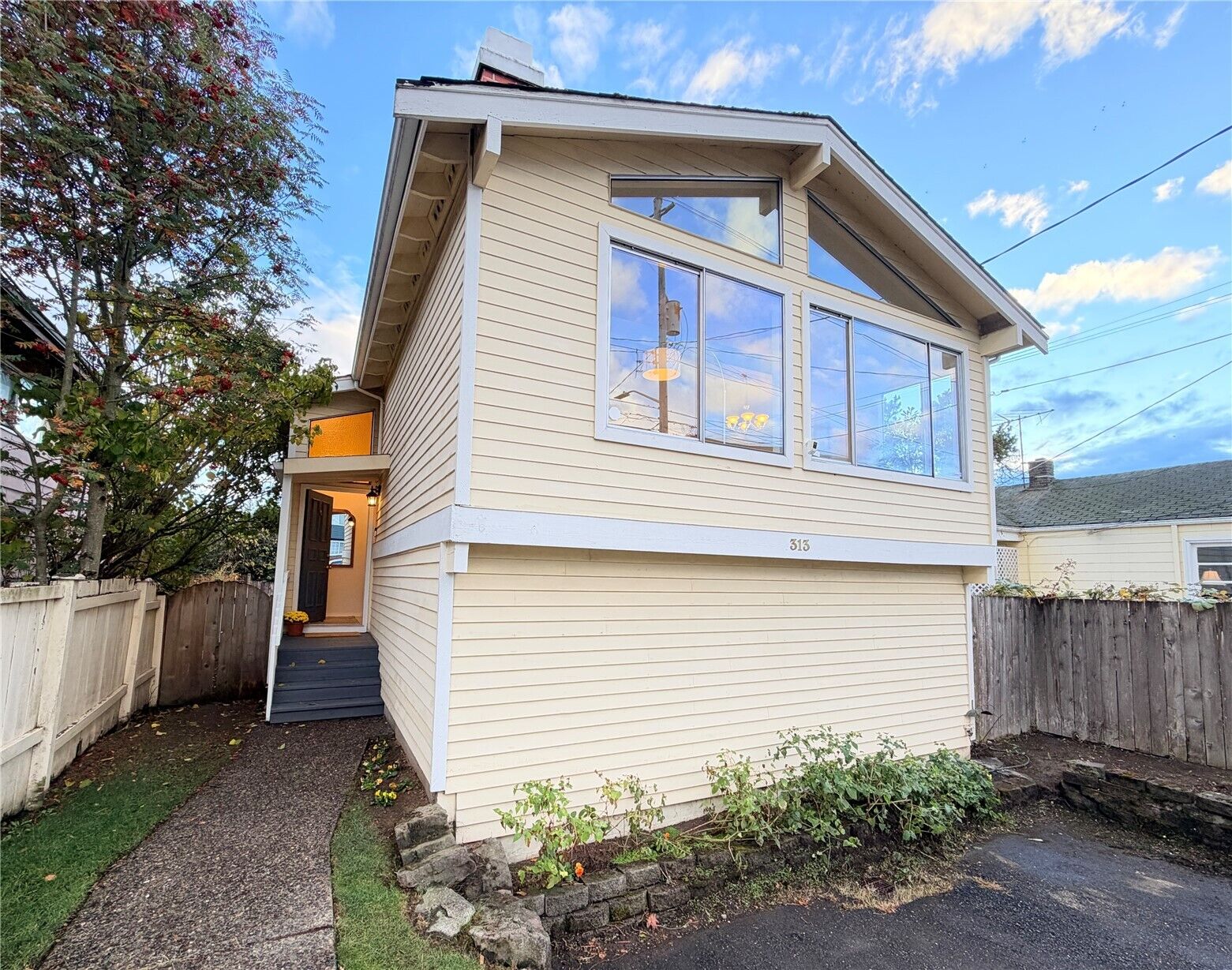 Property Photo:  313 N 103rd Street  WA 98133 
