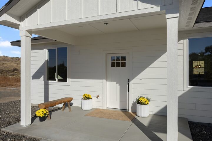 Property Photo: 522 NE 4th Avenue WA 98851