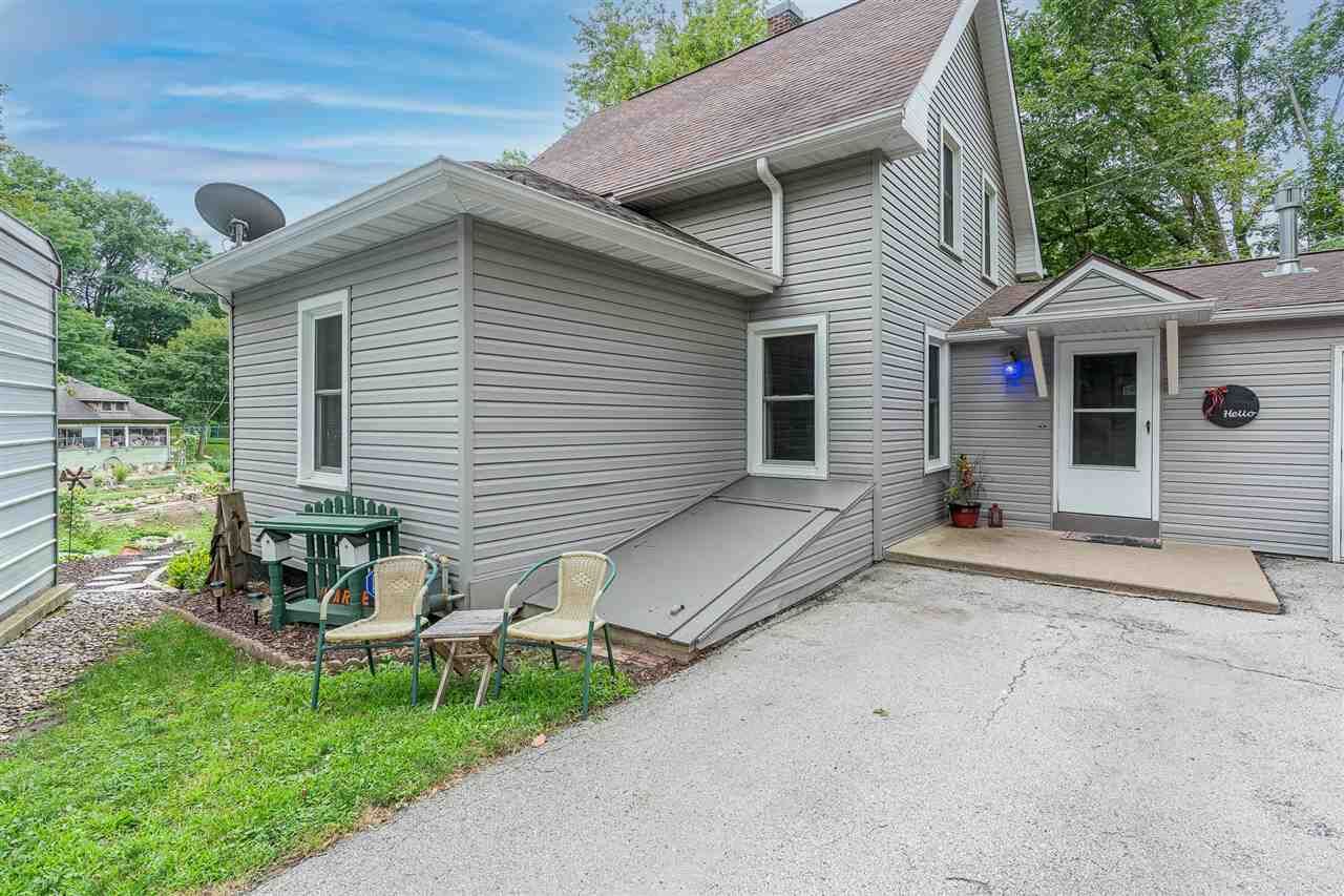 Property Photo:  200 Van Street  IL 61074 