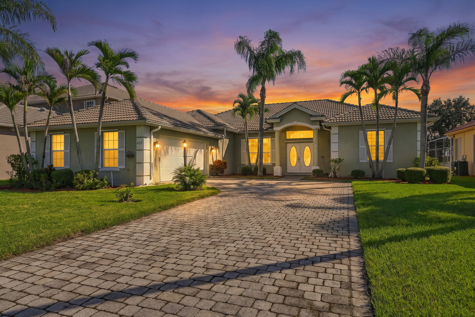 Property Photo: 437 NW Canterbury Court FL 34983
