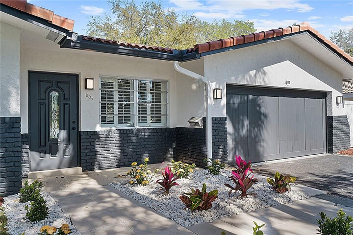 Property Photo: 807 NW 7th Street FL 33486