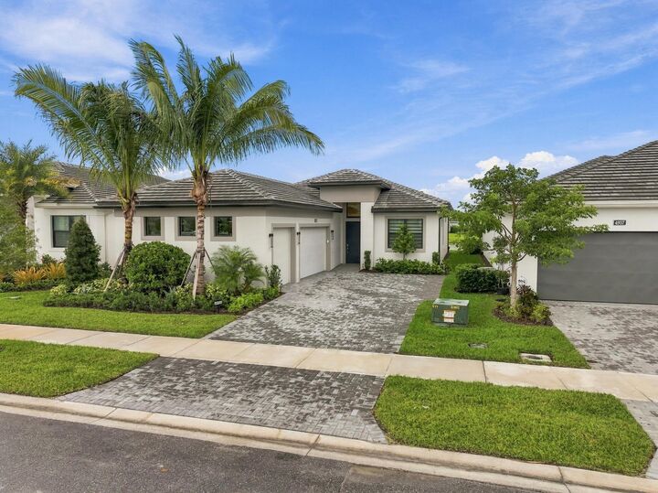 Property Photo: 4931 Rivo Alto Circle FL 33470