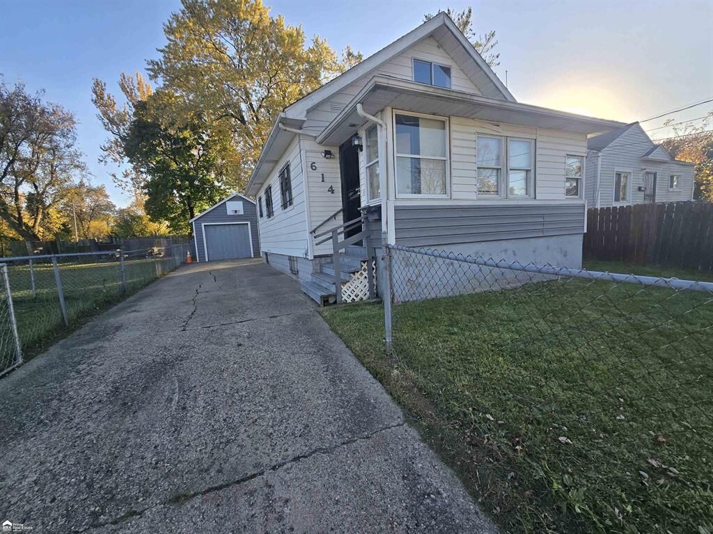 Property Photo:  614 E Hobson Street  MI 48505 