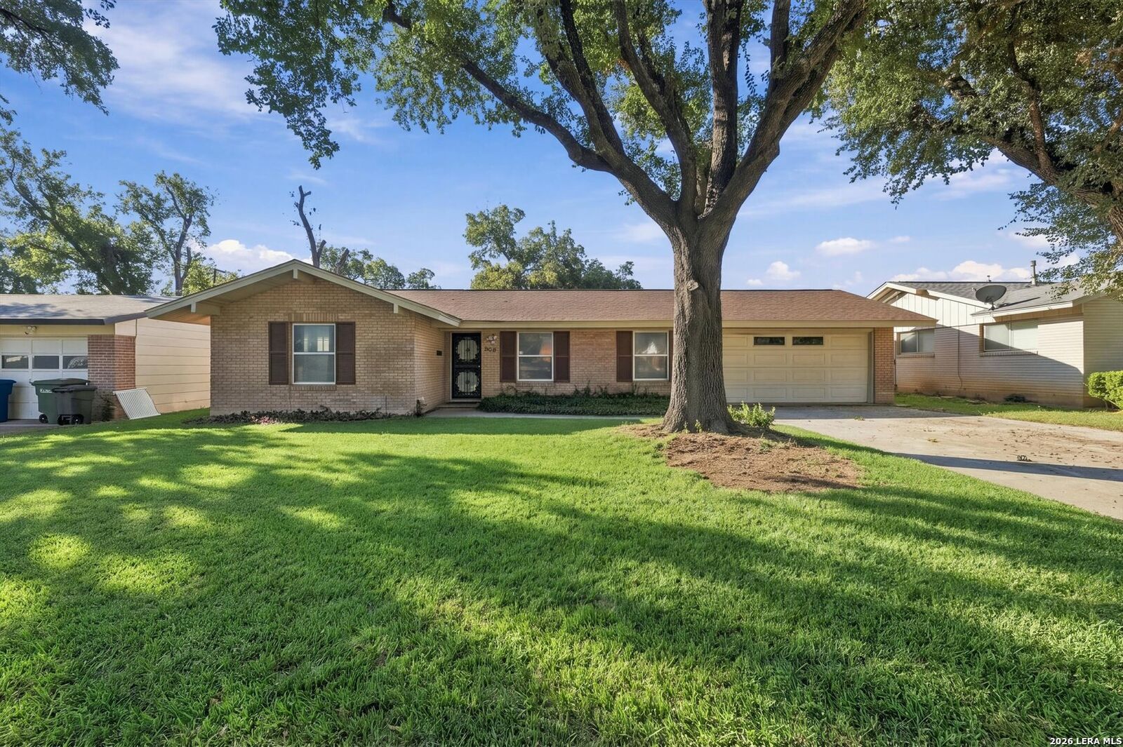 Property Photo:  322 Dawnridge Dr  TX 78213 