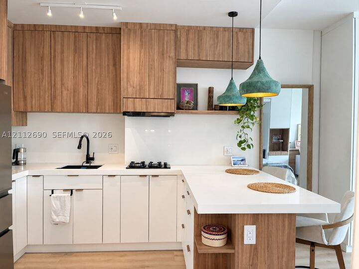 Property Photo:  700 Biltmore Way 1008  FL 33134 