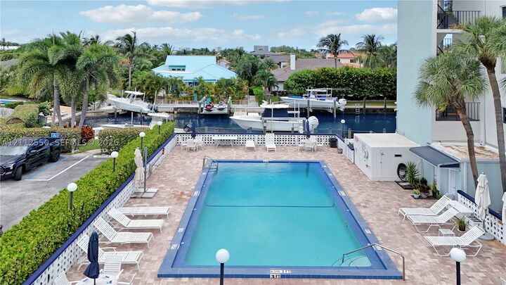 Property Photo: 109 Paradise Harbour Blvd 406 FL 33408