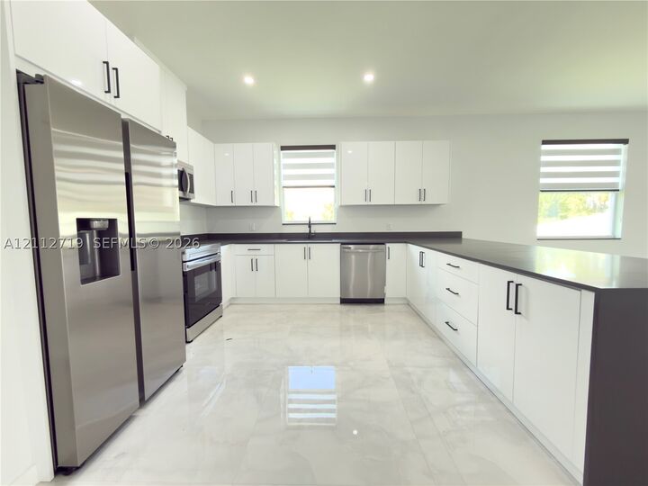 Property Photo:  1111 Gunby Ave S  FL 33974 