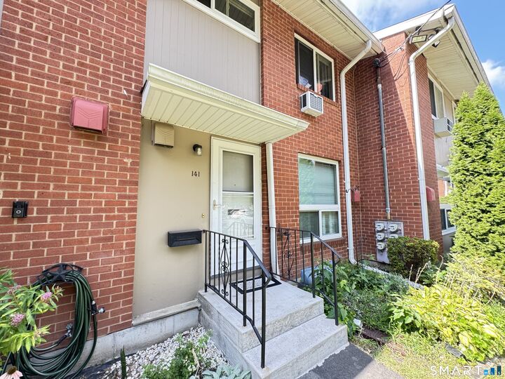Property Photo:  141 Worth Avenue  CT 06518 