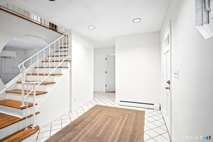 Property Photo:  6 Redcoat Lane  CT 06611 