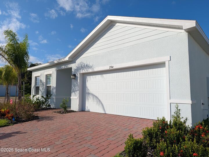 Property Photo:  2504 Landing Drive  FL 32796 