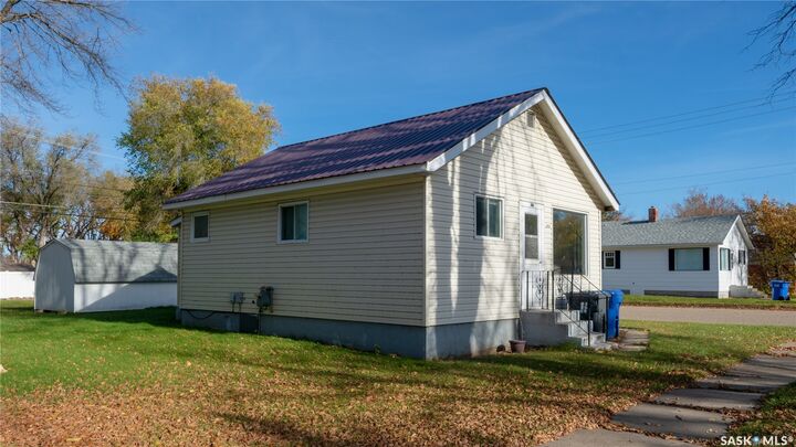 Property Photo: 240 6th Avenue E SK S0A 0L0