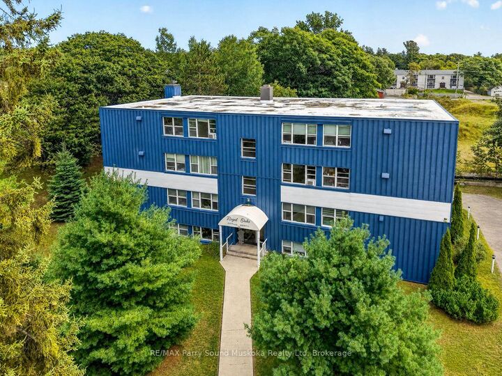 Property Photo:  118 Isabella Street 5  ON P2A 1N1 