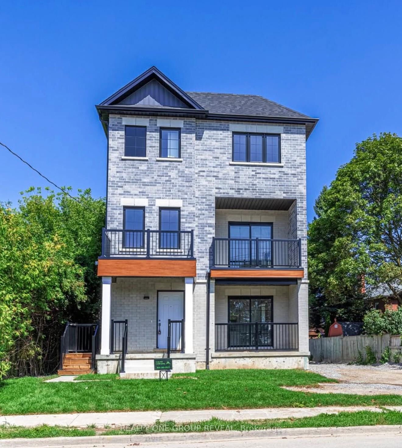 Property Photo:  24 Queen Street 4  ON L1C 1M2 