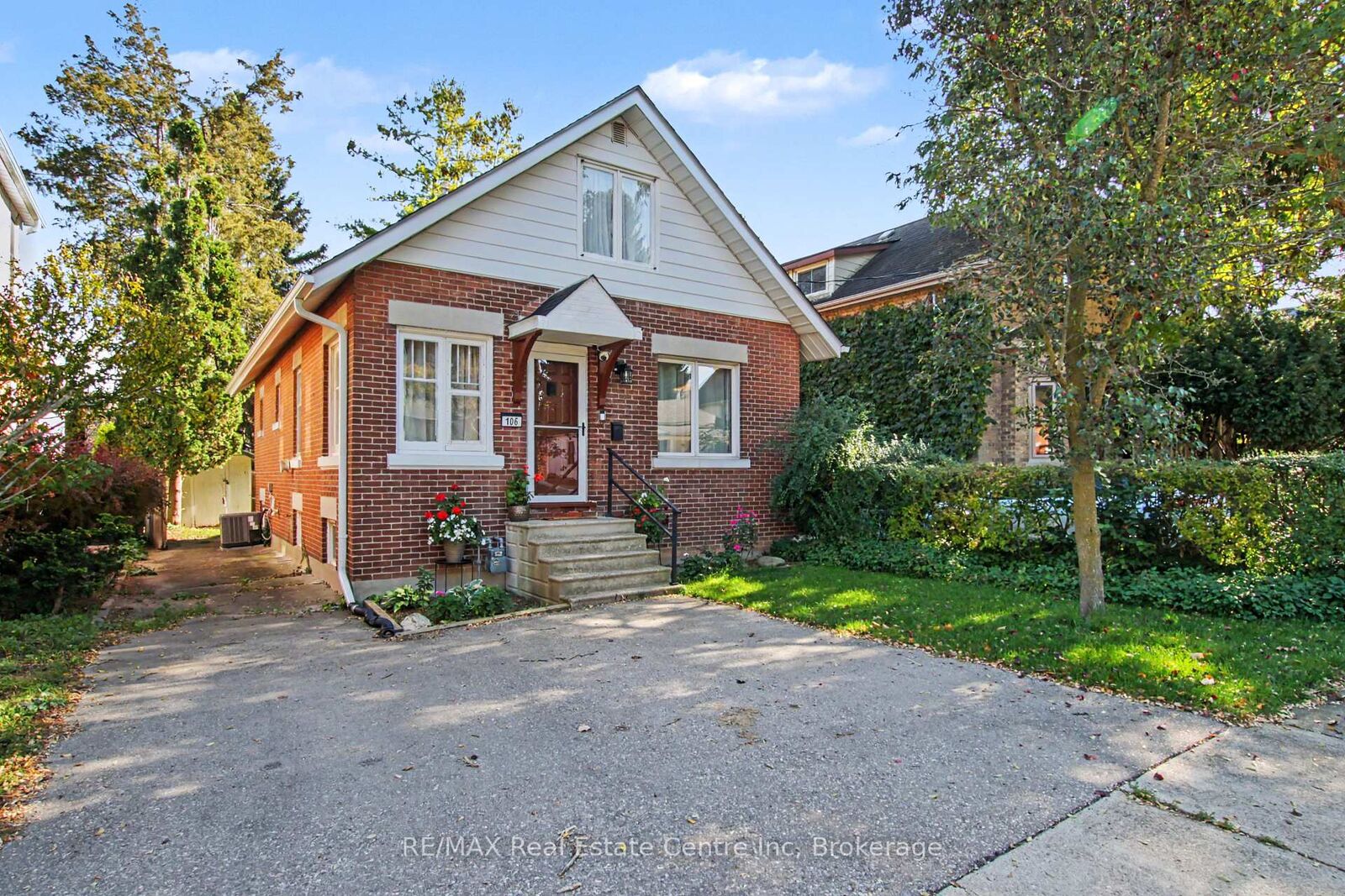 Property Photo:  106 Victoria Street N  ON N4S 6V5 
