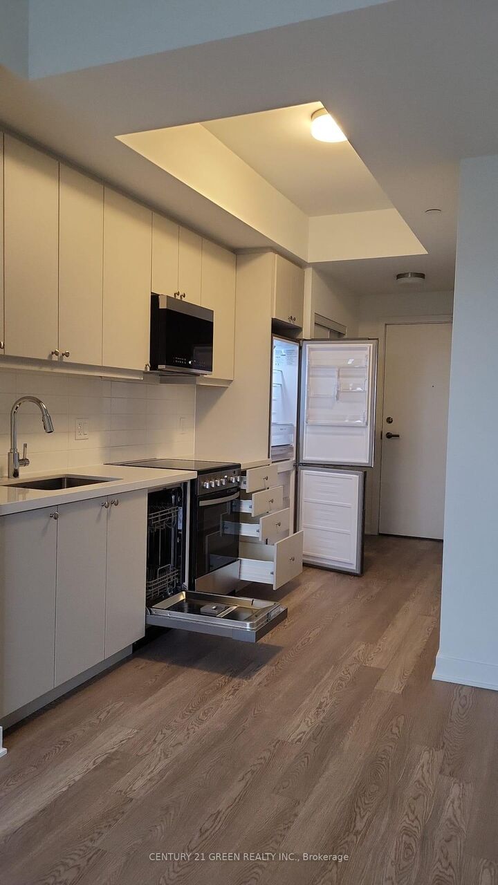 Property Photo:  51 Clarington Boulevard 722  ON L1C 0A1 