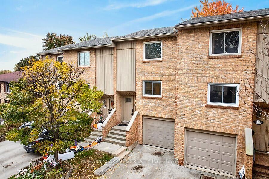 Property Photo: 63 Fonthill Road 3 ON L9C 6T1
