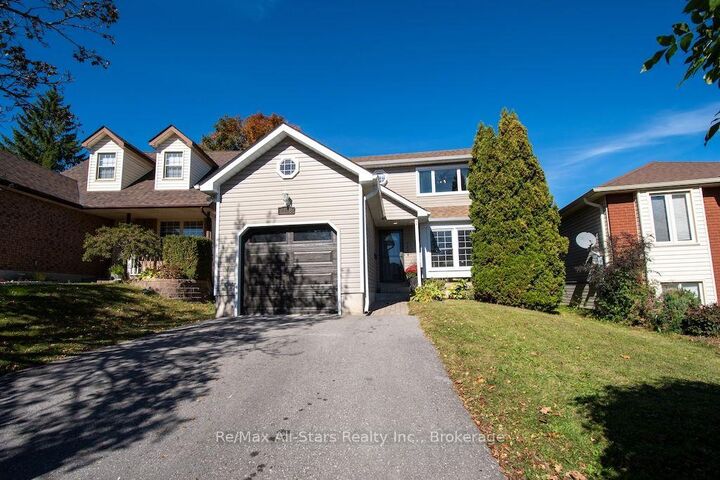 Property Photo: 1118 Huntington Circle ON K9K 2A8