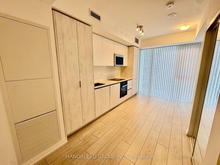 Property Photo: 400 King Street W 3016 ON M5V 0X8