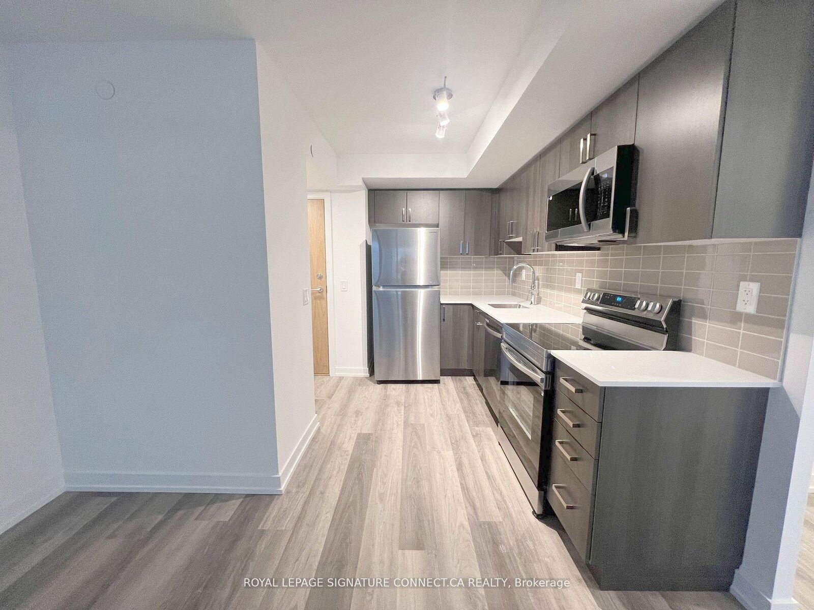 Property Photo:  1435 Celebration Drive 1005  ON L1W 0C4 