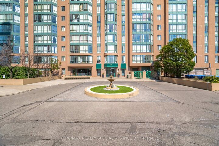 Property Photo: 145 Hillcrest Avenue 813 ON L5B 3Z1