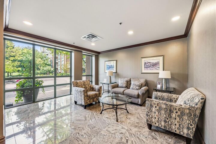 Property Photo:  15 Michael Power Place 809  ON M9A 5G4 