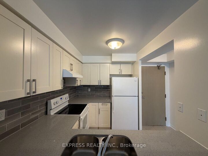 Property Photo: 38 Elm Street 2011 ON M5G 2K5