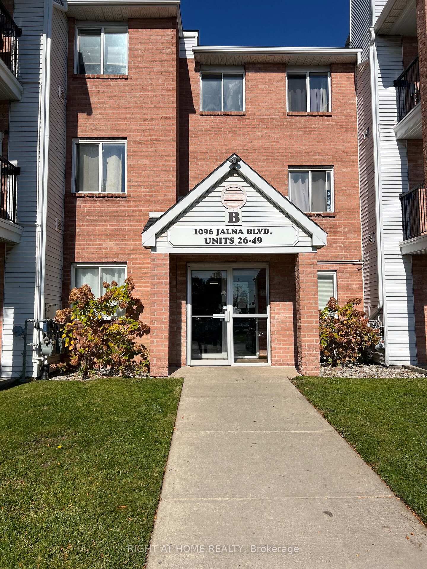Property Photo: 1096 Jalna Boulevard 38 ON N6E 3B8