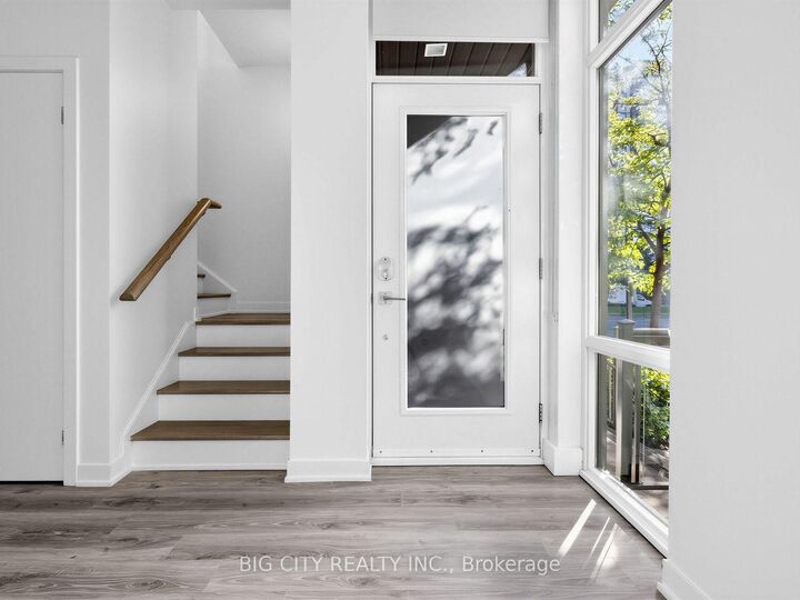 Property Photo: 123 Parkway Forest Drive Th05 ON M2J 1L9