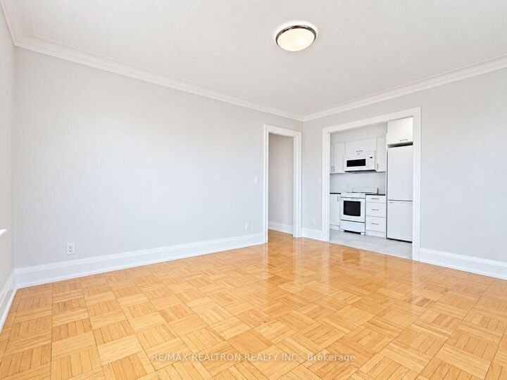 Property Photo:  398 Avenue Road 322  ON M4V 2H4 