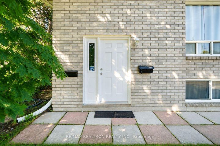 Property Photo: 414 The Queensway Road S ON L4P 2C7