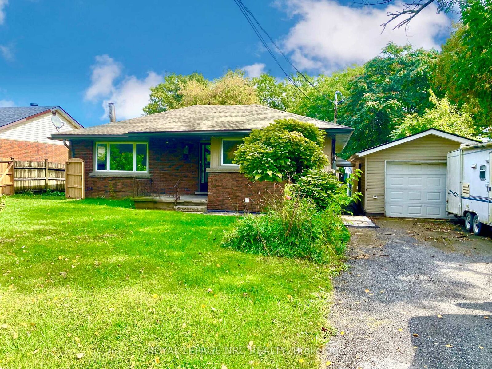 Property Photo:  1986 Stanley Av Avenue  ON L2E 6S4 
