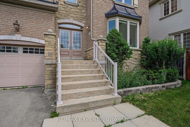 Property Photo: 12 Sweet Valerie Court ON L6A 0C6