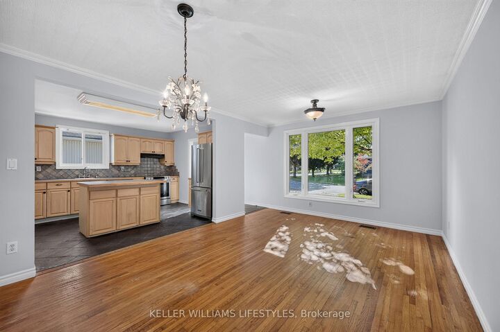 Property Photo:  42 Stroud Crescent  ON N6E 1Z6 
