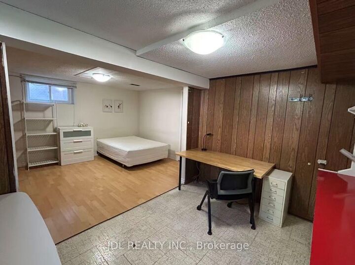 Property Photo:  64 Charlton Blvd Boulevard Two Bedrooms Lower  ON M2M 1B9 