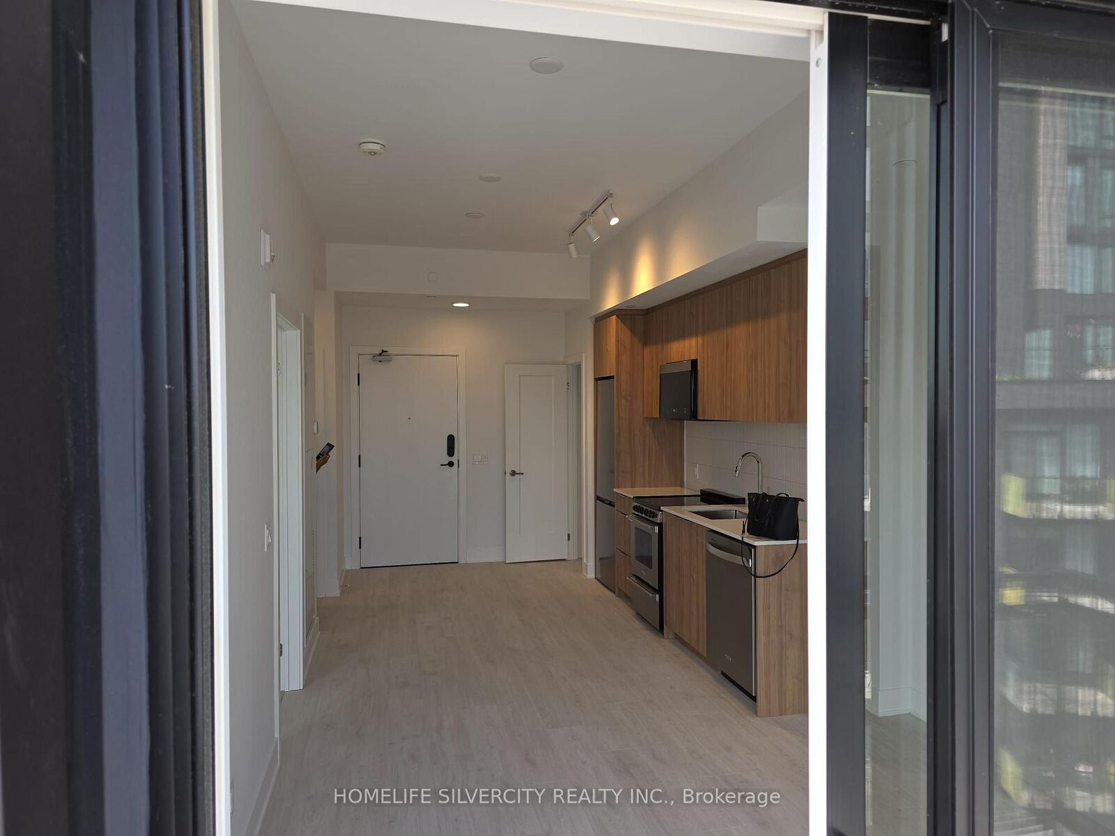 Property Photo: 3008 William Cutmore Boulevard 716 ON L6H 8E7