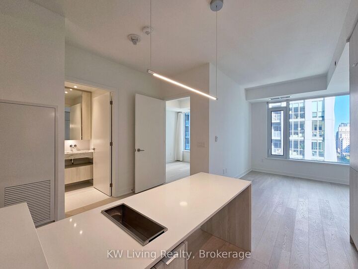 Property Photo:  11 Yorkville Avenue 1309  ON M4W 0B7 
