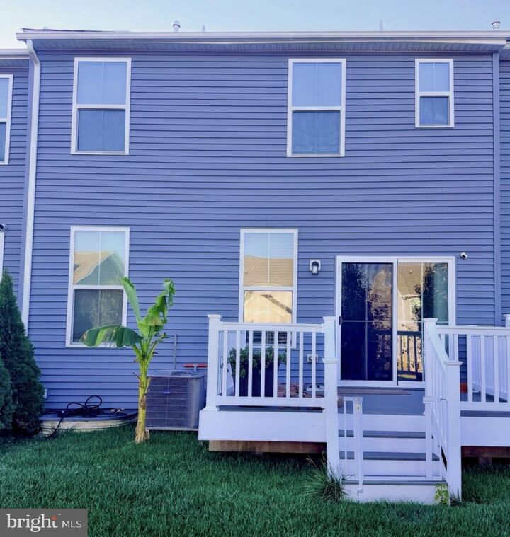Property Photo:  729 Flint Drive  DE 19709 