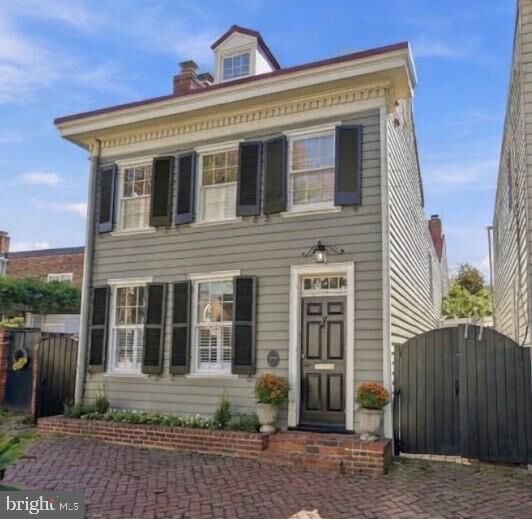 Property Photo: 208 Gibbon Street VA 22314