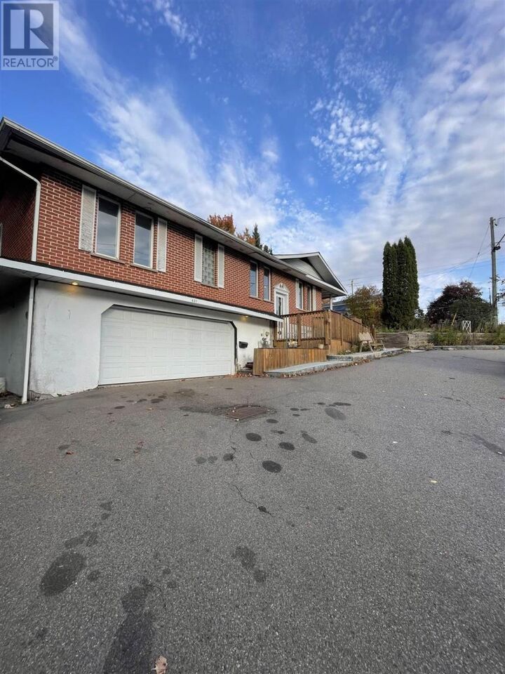 Property Photo:  401 Lake St  ON P6B 5N4 