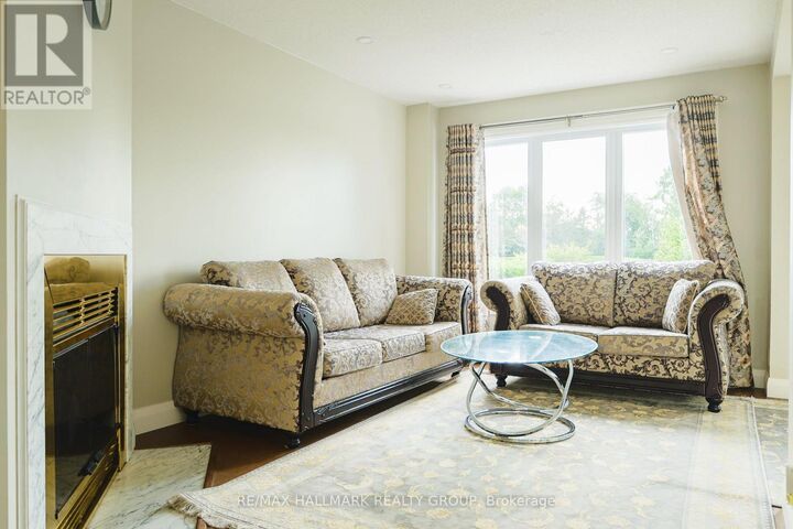 Property Photo:  44 Winnegreen Court  ON K1G 5S2 